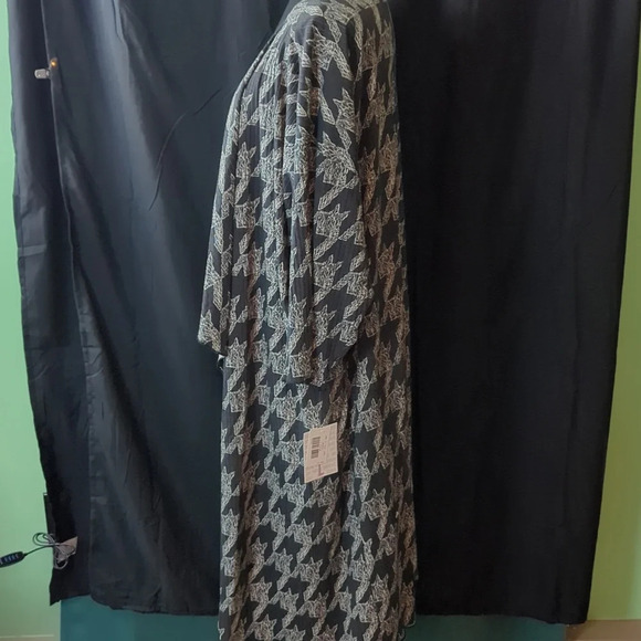 Lularoe Kimono. Large. NWT - Picture 3 of 7